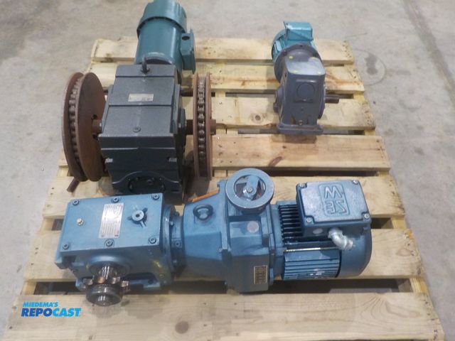 Lot 2-30274 - (3) Industrial motor/gear box drive units. (1) SEW -Eurodrive. (1) Dodge D-Series motor brake. (1) 2...