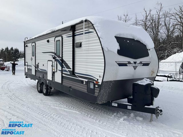 Lot 2-60718 - 2022 Palomino Puma FKDS Camper Travel Trailer