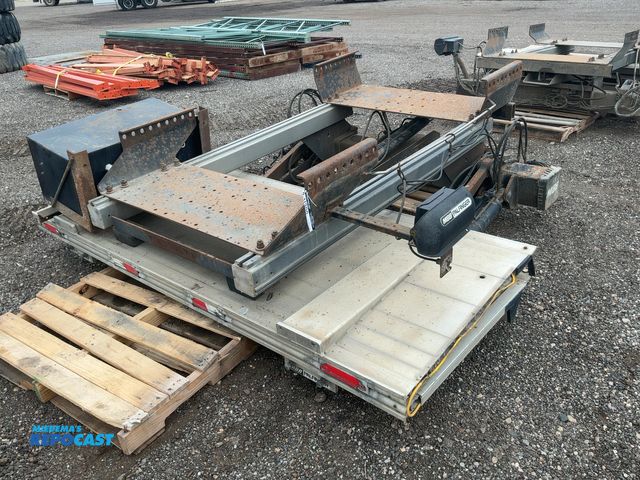 Lot 2-11300 - MBB Palfinger Slide Out/Retractable Liftgate for Semi Trailer, Model ILUK44, 4,400 lb Capacity, Appr...