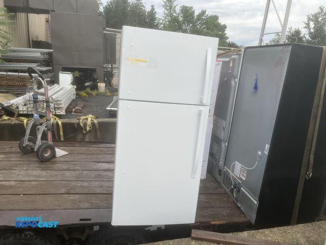 Lot 2-59091 - Criterion freezer on top Refrigerator/Freezer door storage  temperature controlled  humidity control