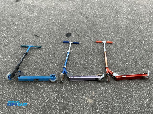 Lot 2-96585 - 3 Kids adjustable height Scooters - a blue and orange Razor Scooter, and a blue Neon Vector Scooter