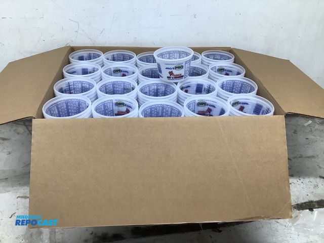 Lot 2-37083 - Lot of (500) 1 pint mix’n measure mar pro/3m plastic containers
