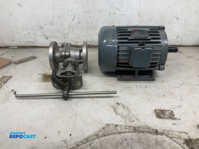 Lot 2-16357 - Lot of stainless steel flanged industrial ball valve and Youba 3-phase induction motor
