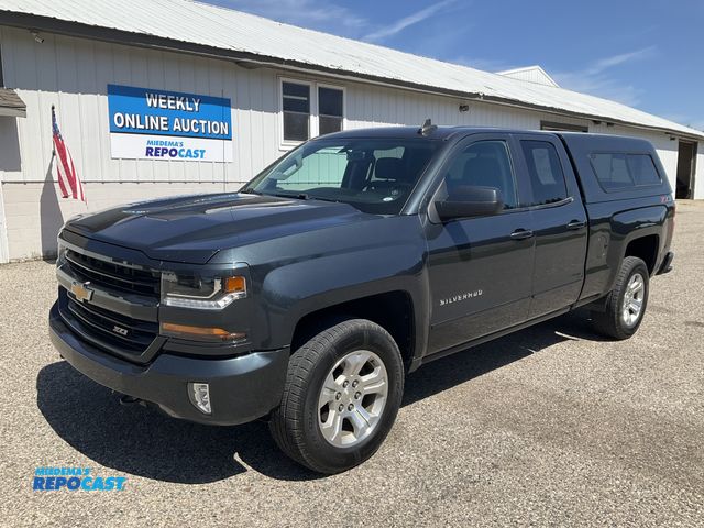Lot 2-61368 - 2018 Chevrolet Silverado 1500 LT Double Cab Standard Box Pickup Truck 4x4