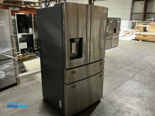 Repocast.com - Lot 2-41436 - Samsung RF28R7201SR Refrigerator/Freezer ...
