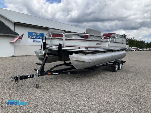 Lot 2-61538 - 1998 Tracker Pontoon 20' 6" Pontoon Boat