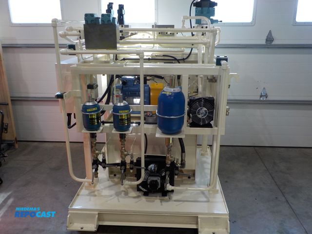 Lot 2-33546 - Industrial Hydraulic Power Unit with Hyundai Heavy Industries HS Series AC 3 Phase Induction Motor; ...
