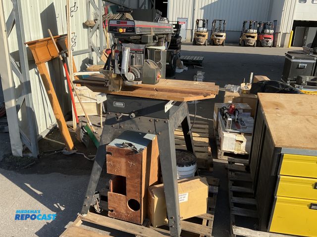 Lot 2-62695 - sears craftsman 10" radial saw with attachments