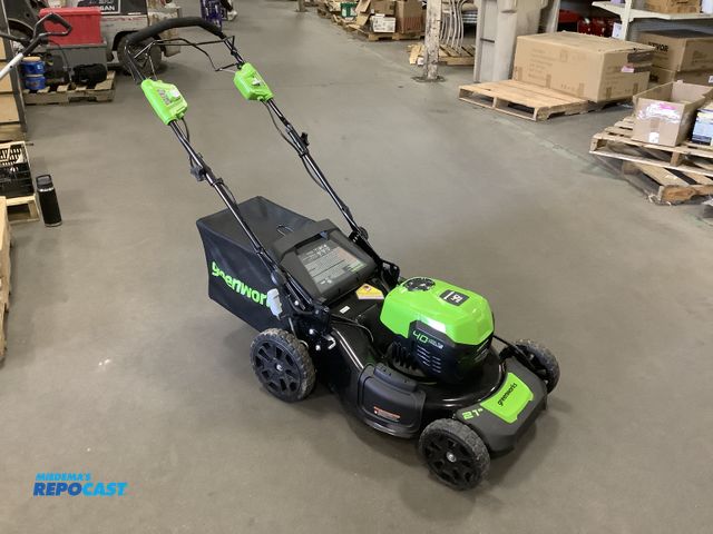 Lot 2-34831 - Greenworks MO40L02 40V Lithium with bag attachment Push Mower