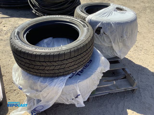 Lot 2-75419 - (4) continental terrain contact traction plus technology tires 275/55 R 20 radial tubeless dot VYY1 ...
