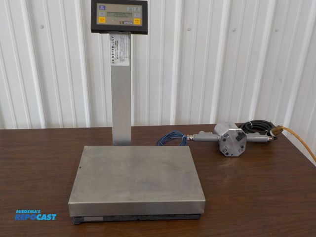 Lot 2-34079 - SARTORIUS bench top scales. Platform is 16" x 12". 115 volt power cord. Test/works.