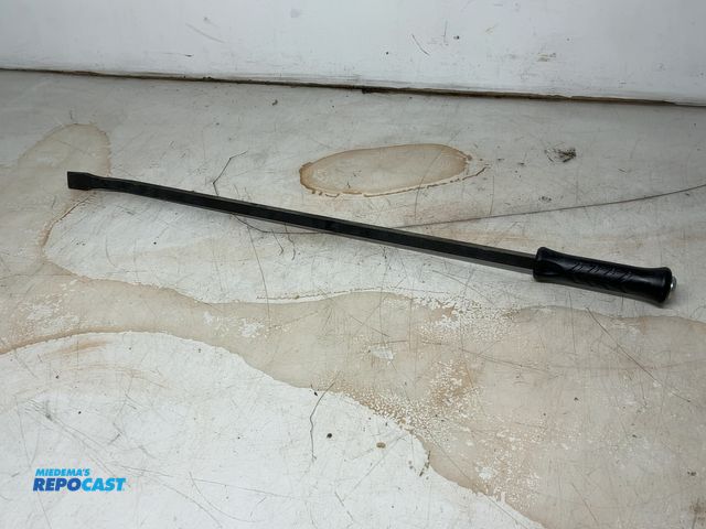 Lot 2-18527 - Snap-On Pry Bar.