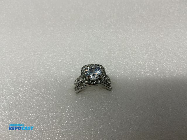 Lot 2-18125 - Silver synthetic cubic zirconia color stone, size 6