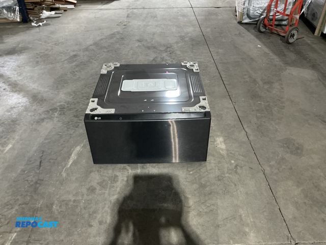 Lot 2-46433 - Scratch & Dent LG Sidekick Pedestal Washer WD300CB Washer