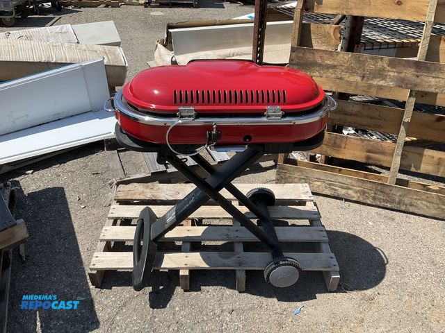 Lot 2-99241 - Coleman  9949A Series Portable wheeled propane camping grill