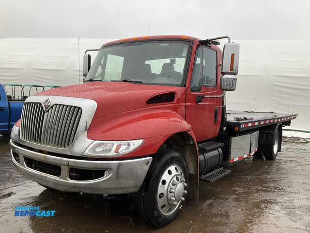 Lot 2-42793 - 2004 International 4300 Car Hauler Roll Back Tow Truck