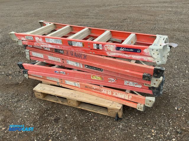 Lot 2-40289 - (5) Used 6' Step Ladders, Fiberglass with Aluminum Steps, most appear to have cracks in fiberglass o...