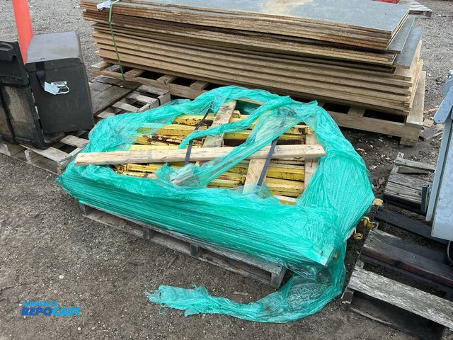 Lot 2-92822 - Skid lot of various zinter handling spreader beam parts