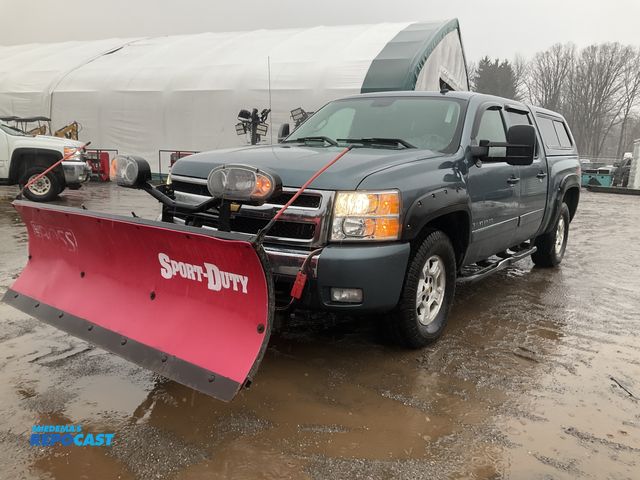 Lot 2-24155 - 2008 Chevrolet Silverado LT Crew Cab Short Box Pickup Truck 4x4