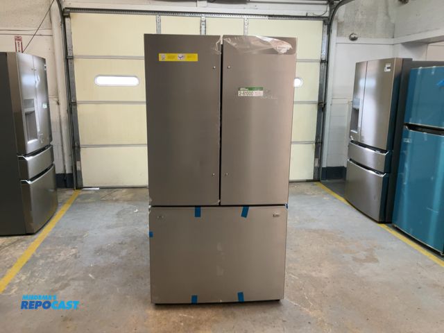 Lot 2-61000 - Scratch & Dent Electric Free Standing Frigidaire  FRFN2813AF6 Refrigerator/Freezer