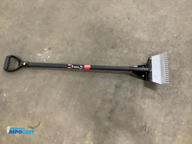 Lot 2-62908 - razorback d-handle fiberglass handle roof spade