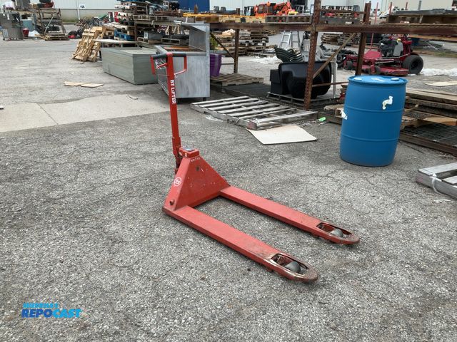 Lot 2-35463 - BT Lifter L 2000 U 4500 lbs Hand Pallet Jack