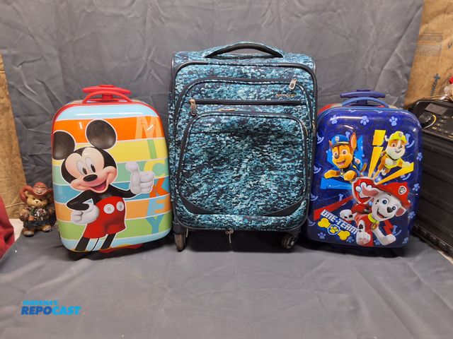 Lot 2-76829 - LOT OF SUITCASES, CHILDRENS ARE HARD COVER. NICE CONDITION.