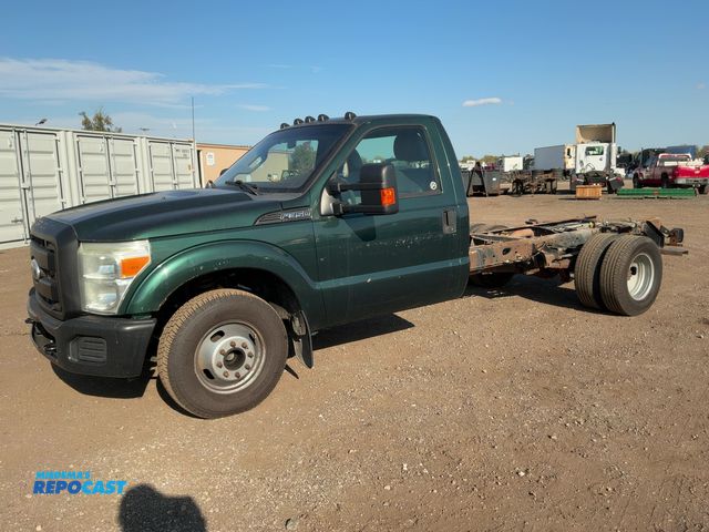 Lot 2-41924 - 2011 Ford F-350 XL Super Duty Cab and Chassis