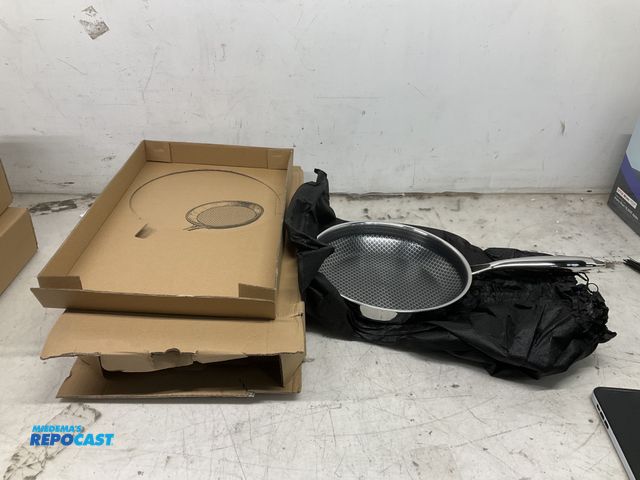 Lot 2-73353 - Zeropan 10” Non Stick Frying Pan