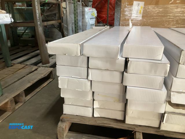 Lot 2-76384 - 420.21sq.ft In 22 boxes of Mannington Ashlee maple tru loc luxury vinyl plank click together waterpr...