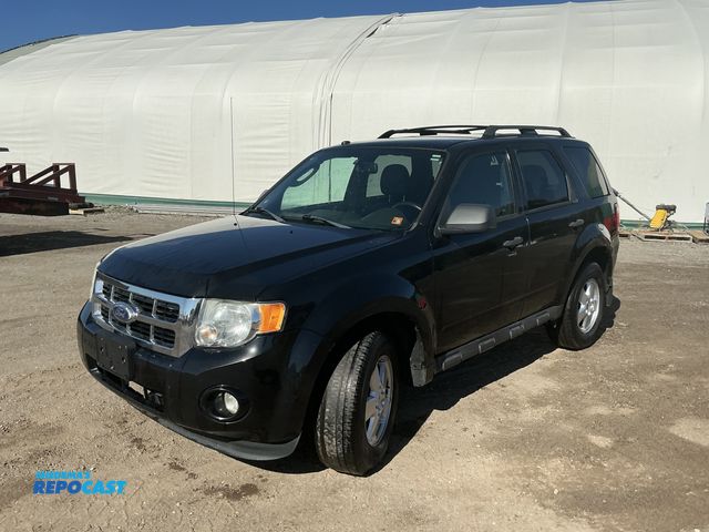 Lot 2-31285 - 2011 Ford Escape XLT 4WD SUV 4x4