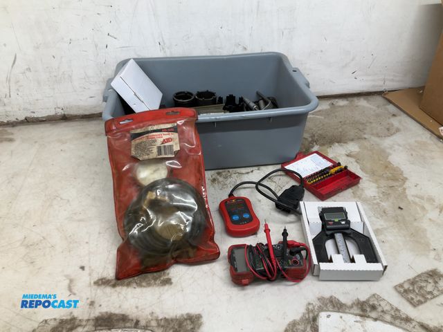 Lot 2-19666 - Automatic transmission and engine oil pressure tester, obd scanner, multimeter, bits, etc.