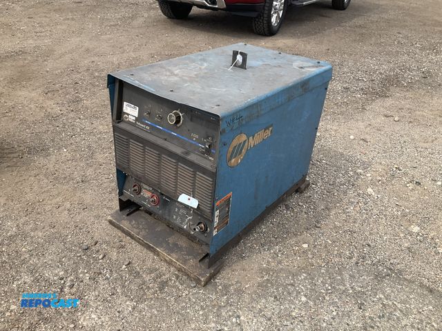 Lot 2-30362 - Miller Deltaweld 452 CV DC Welding Power Source for parts or repair, 230/460/575 volt 3 phase input,...