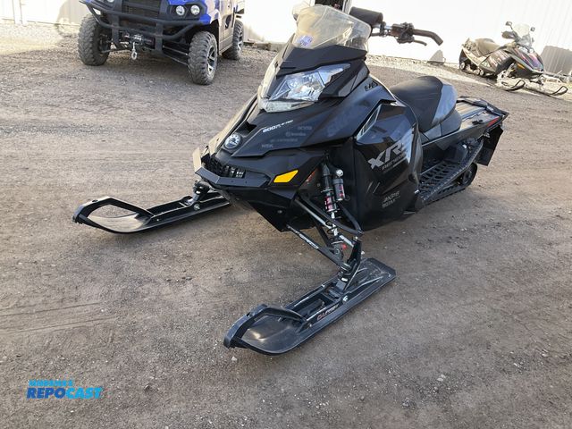 Lot 2-71543 - 2015 Skidoo UMFG XRS Renegade Snowmobile
