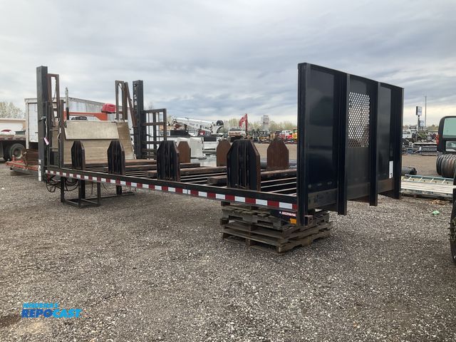 Lot 2-22873 - Morgan 20’L x 98”W flatbed with 3500 lb Max Pro hydraulic lift gate, the bed has 18”W x 21”T x 1/4” ...