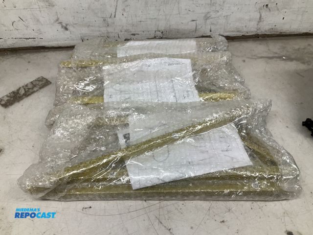 Lot 2-64307 - Lot of (4) gold metal wedding arches