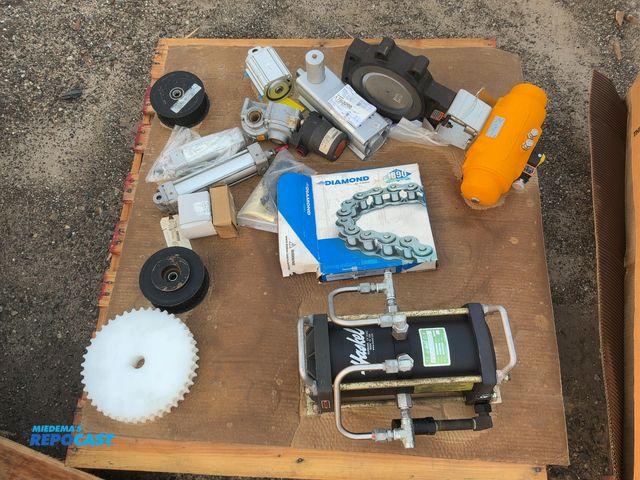 Lot 2-18053 - Lot of miscellaneous industrial items including vests, chains, hydraulic cylinders, and more