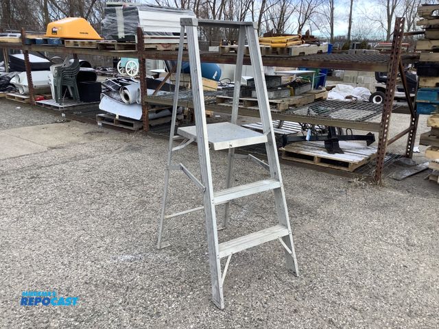 Lot 2-67008 - Metal 3 step foldable 5’ ladder