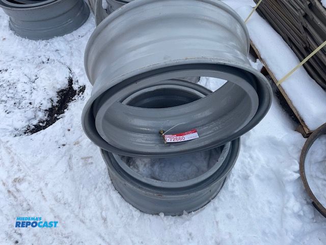 Lot 2-72660 - 2 Refurbished 22.5 Dayton rims.