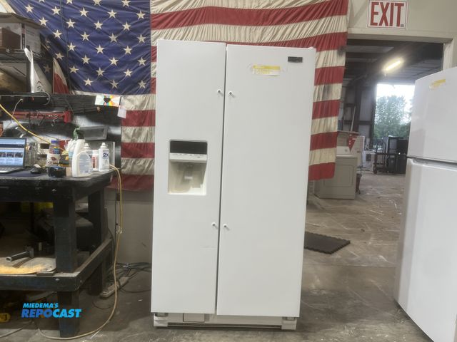 Lot 2-59089 - maytag side by side Refrigerator/Freezer indoor ice and water  door storage  humidity control