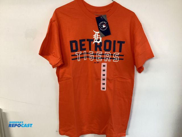 Lot 2-91246 - New Detroit Tigers Baseball T-shirt. By CSA. Genuine MLB Merchandise. Size Medium