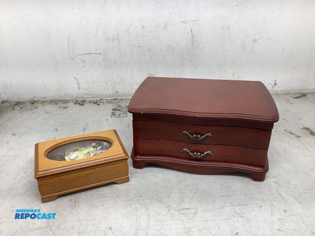 Lot 2-73402 - Lot of (2) jewelry boxes (sizes: 17.5cmX12cmX7cmH and 12”x20”x6”H) and various jewelry Includimg ear...