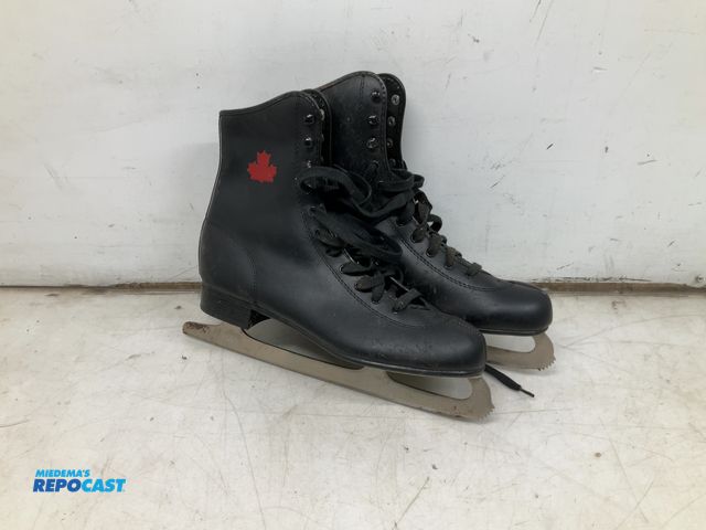 Lot 2-15587 - Pair of SLM size 11 ice skates