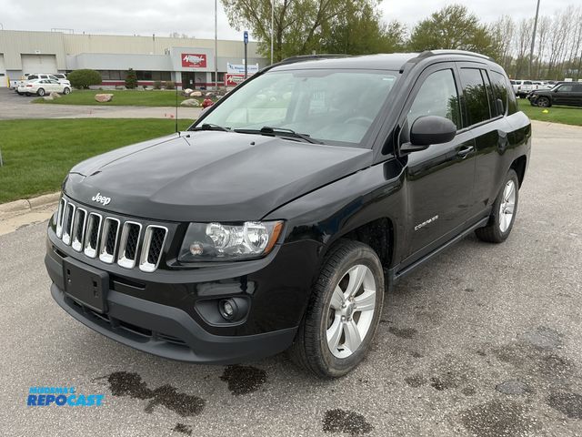 Lot 2-64237 - 2017 Jeep Compass Sport SUV 4x4