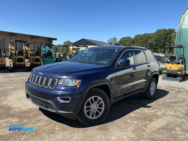 Lot 2-71077 - 2018 Jeep Grand Cherokee Laredo 4WD SUV 4x4