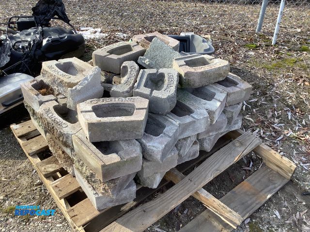 Lot 2-92534 - Skid lot of crest one bricks rounded rough tops with straight edges and bottoms 12” x 7” x 4”