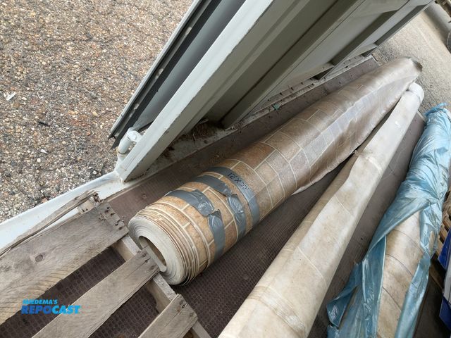 Lot 2-18757 - Roll of flooring approx. 12’-22’