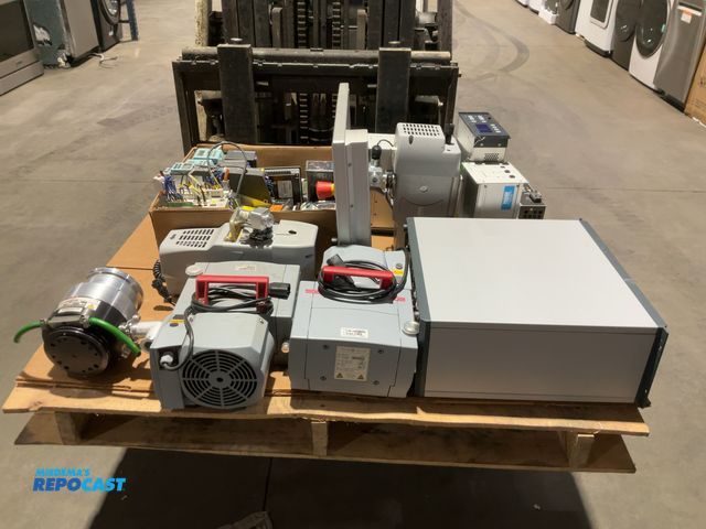 Lot 2-69908 - Pallet of Industrial Machinery and Components Including:
IVEK 520225-AAAAA is a Multiplex Version 3 ...