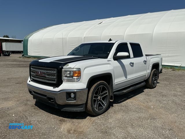 Lot 2-70509 - 2015 GMC Sierra 1500 SLE Crew Cab 4WD Crew Cab Standard Box Pickup Truck 4x4