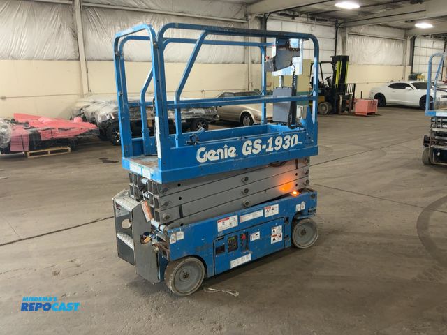 Lot 2-40633 - Genie GS-1930 Scissor Lift